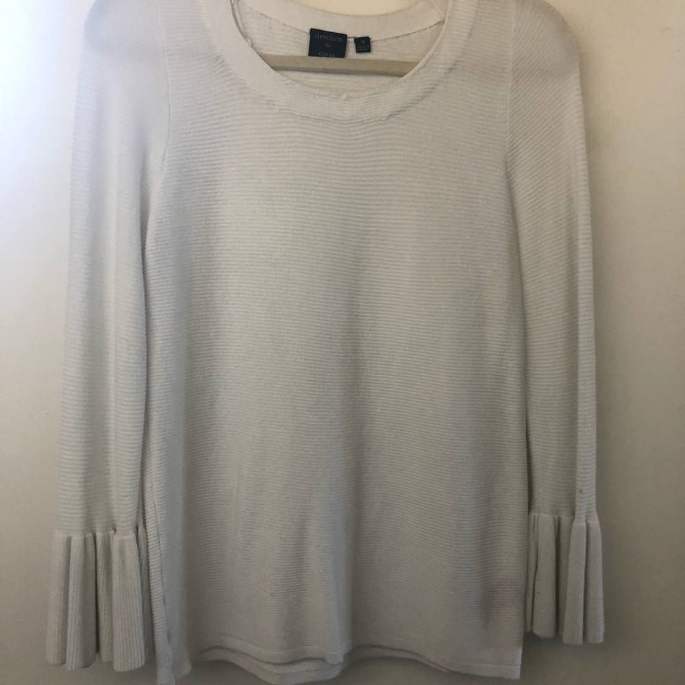white sweater flare sleeves! by CYRUS